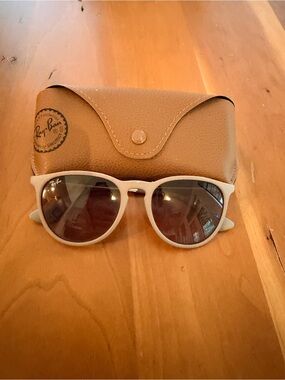 Erika Ray-Ban White Round-Edge Sunglasses with Tan Case